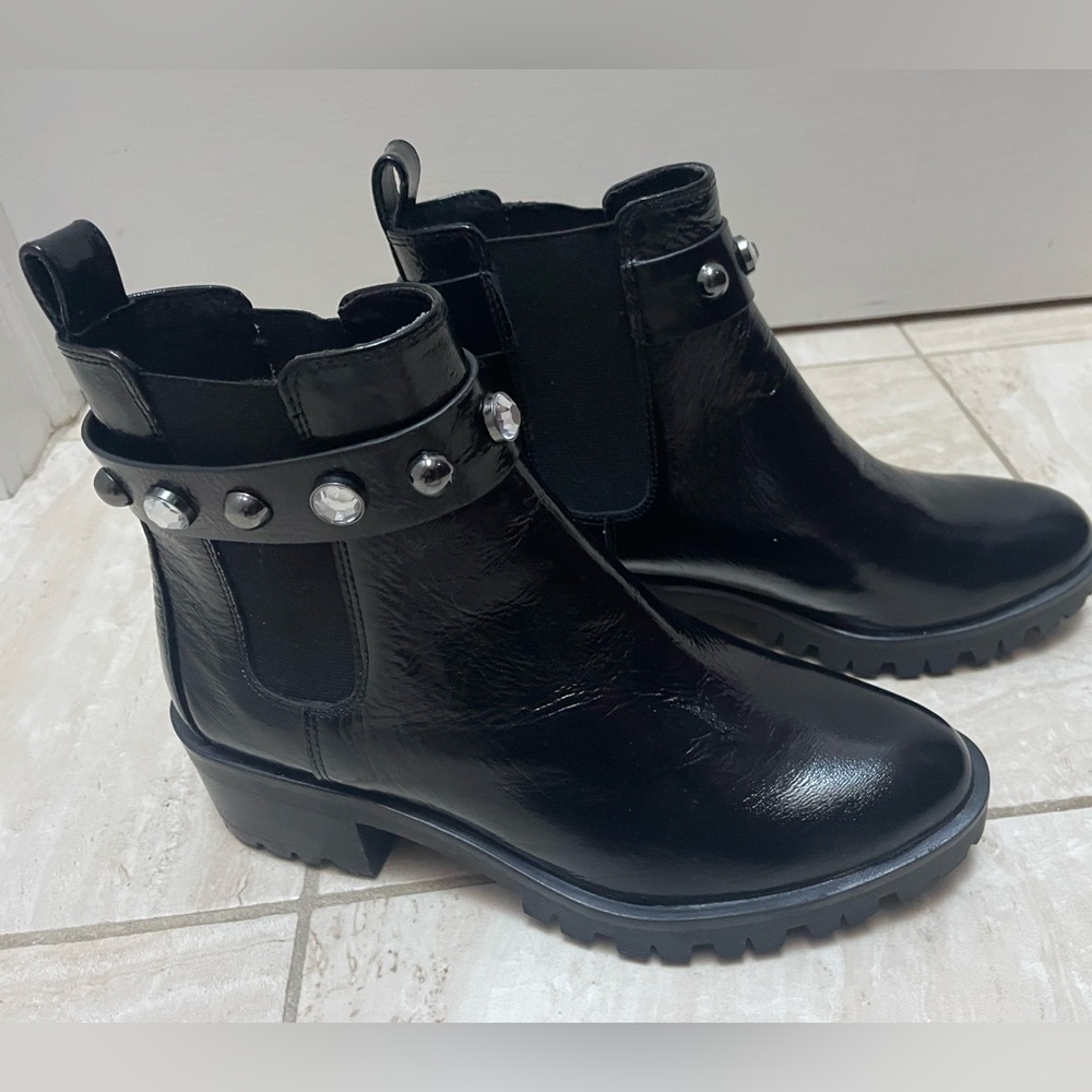 New Karl Lagerfeld Paris Porshay Lug Sole Bootie. - Picture 3 of 6